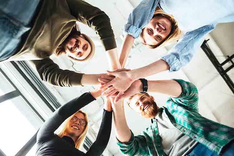 equipe-reseaux-750 Communication numérique sites internet et réseaux sociaux,Sites internet réseaux SEO marketing digital,Internet réseaux e-marketing,Création internet & réseaux sociaux